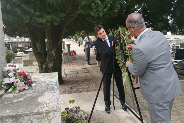 Polaganje vijenaca u povodu Dana državnosti (snimio Branko BIOČIĆ)