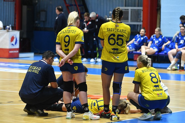  Ozlijeđena rukometašica Miranda Raspudić (foto: Goran Mehkek / CROPIX)