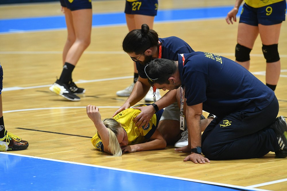 Ozlijeđena rukometašica Miranda Raspudić (foto: Goran Mehkek / CROPIX)