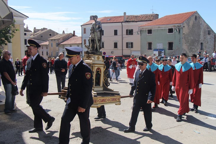 Procesija od crkve Majke Milosrđa do župne crkve sv. Servula