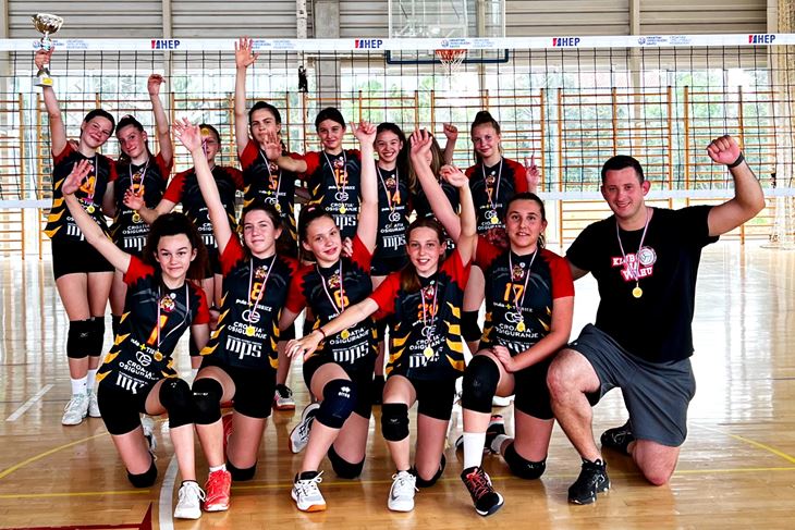 NAJBOLJE U ISTRI - Djevojčice Velog Vrha s trenerom