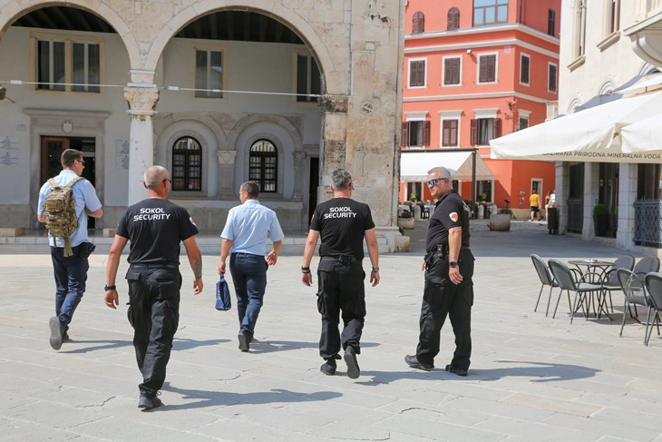 Zaštitarska ekipa na Forumu (foto: CROPIX)