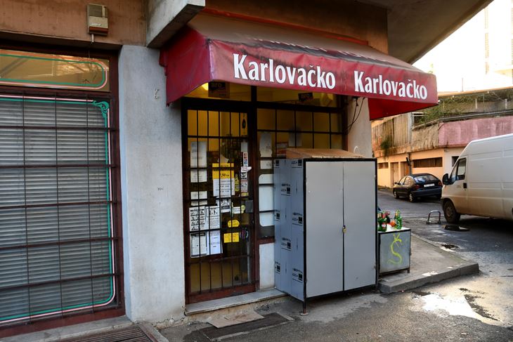Prva trgovina koju su opljačkali bila je ova u Akvilejskom prilazu početkom veljače prošle godine (snimio Milivoj MIJOŠEK)