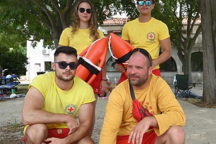 Josip Malčić i Eugen Babić (sprijeda) te Lucia Božić i Vito Gambin - tek počeli raditi na Mornaru (Snimio Danilo MEMEDOVIĆ)