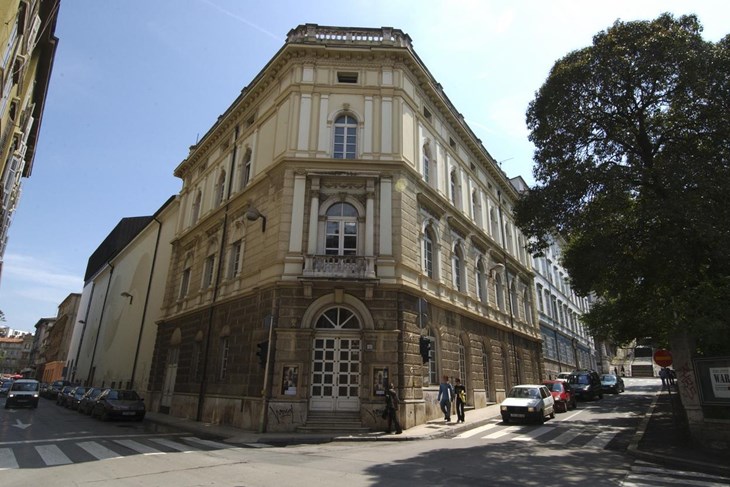 Istarsko narodno kazalisxte - Gradsko kazalisxte Pula - istarsko narodno kazalisxte  foto danevski