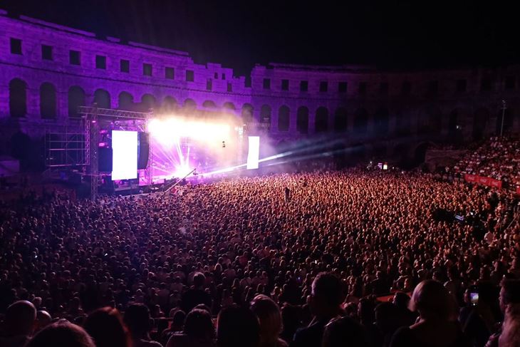 Koncert Parnog valjka "Valjak i prijatelji: Dovoljno je reći Aki..."(Snimio Dejan Sxtifanicxx)