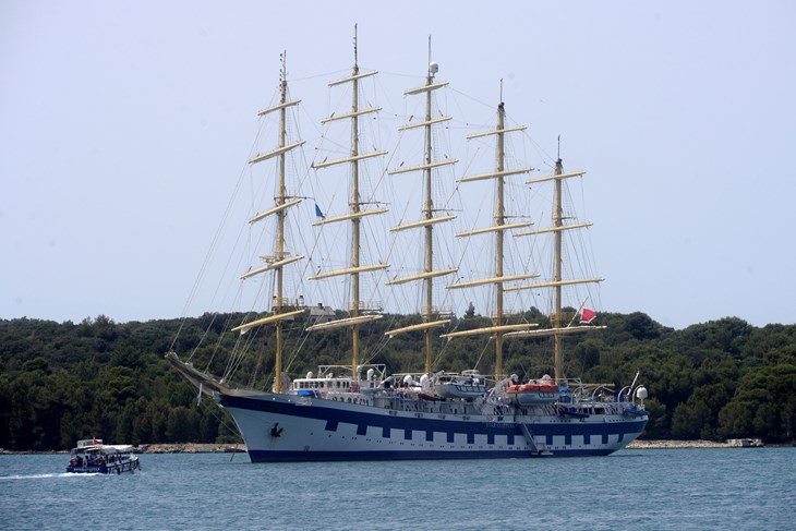 Svojim gostima, a ukupno ih može primiti 227 - Royal Clipper nudi vrhunsko iskustvo luksuzne plovidbe (Snimio Dejan Štifanić)