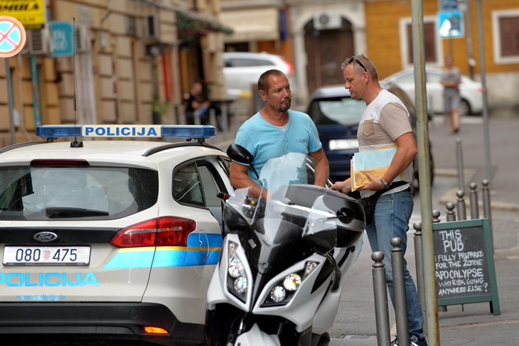 Ispred riječkog USKOKA(Foto Damir Škomrlj/Cropix)