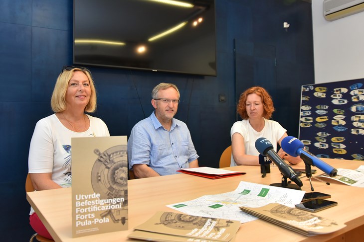 Lorena Dropulić, Gracijano Kešac i Sanja Cinkopan Korotaj (Snimio Duško Marušić Čiči)