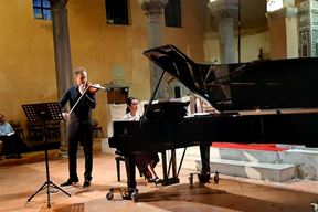 Svjetski poznati violinist Stefan Milenković uz pratnju klaviristice Hilde Švan u porečkoj Eufrazijani (Snimila Vanesa Begić)