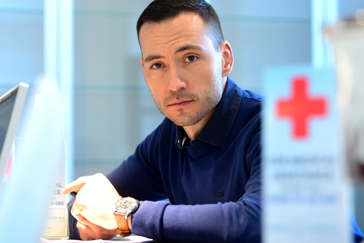 Dr. Dominik Gjoni (Milivoj Mijošek)