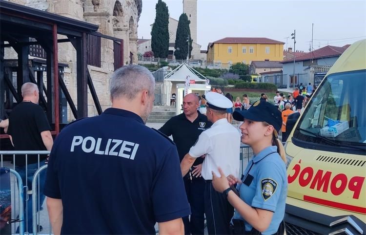 Sudionici projekta na okupu