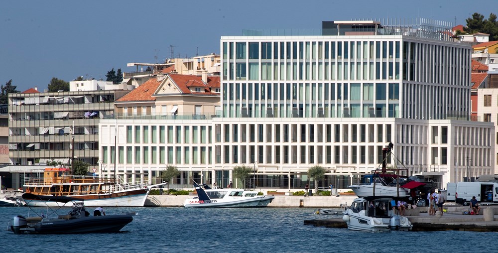 U Dubrovniku tradicionalno najskuplji restorani puni, oni drugi još uvijek nemaju prepune terase (Snimio Božo Radić/Cropix)