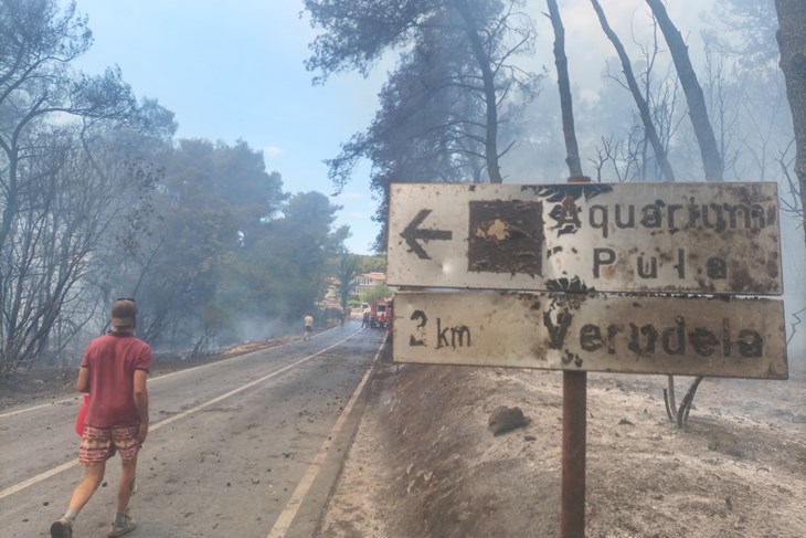 Premanturska ulica nakon požara (snimio Dejan ŠTIFANIĆ)