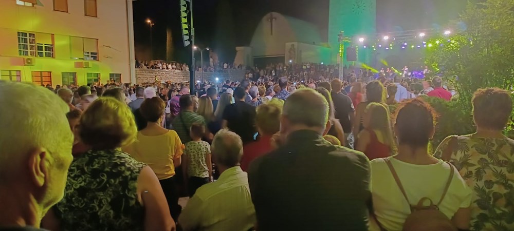 Halid Bešlić u Raši oduševio mnogobrojnu publiku