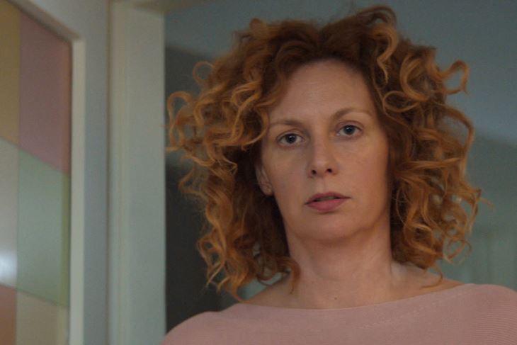 Nina Violić u svom filmu "Baci se na pod"
