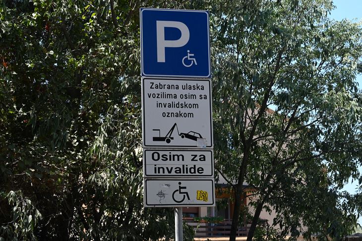 Grad se prema invalidima odnosi - invalidno