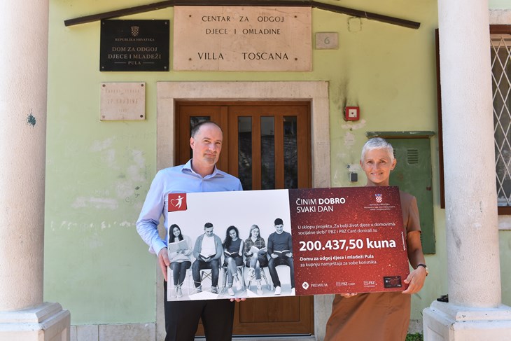 Nikica Floreano (PBZ) i Anica Idžaković (ravnateljica Doma)