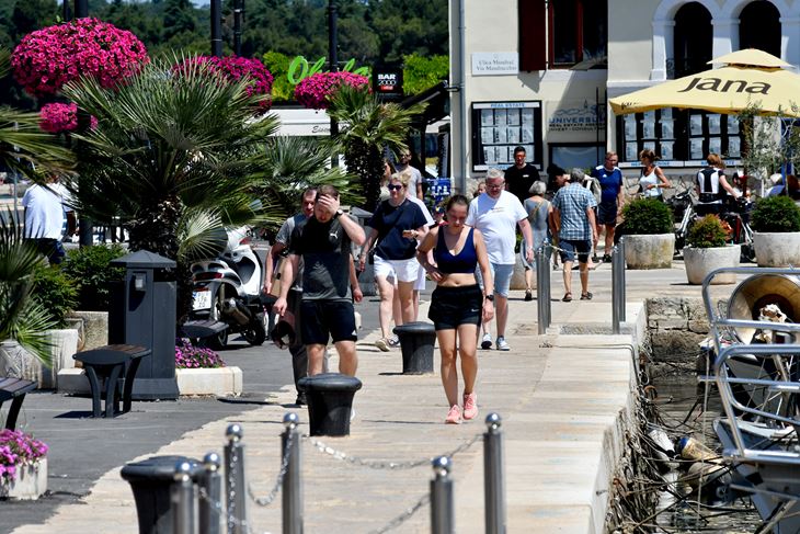 TURISTI, NOVIGRAD, 14.06.2022. SNIMIO MILIVOJ MIJOSEK
