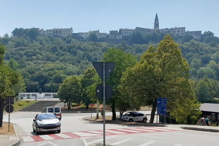 Novi kružni tok gradit će kod Spomen parka (snimila Gordana ČALIĆ ŠVERKO)