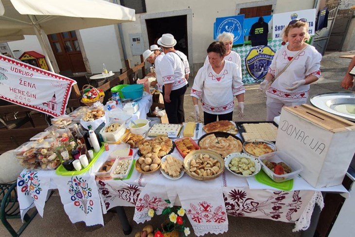 Udruga žena Herešin iz Koprivnice pripremila je čak 15 različitih jela od krumpira (Foto: TZ Kaštelir - Labinci)