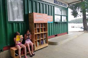 Ljetna knjižnica na Fratarskom otoku