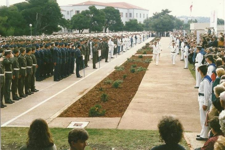 Smotra vojnika na Muzilu. Bivši pripadnici Armije dan danas objavljuje svoje privatne fotografije na raznim forumima i Facebook grupama