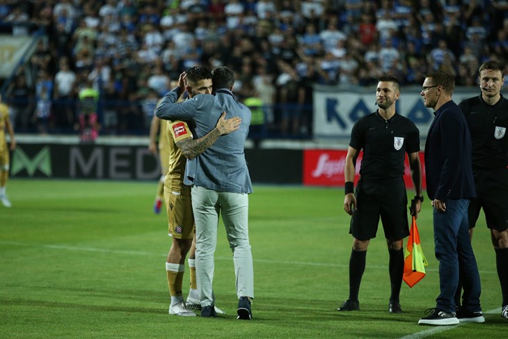 Nenad Bjelica izrazava sućut Marku Livaji zbog smrti oca (foto: Marko Mrkonjić / CROPIX)