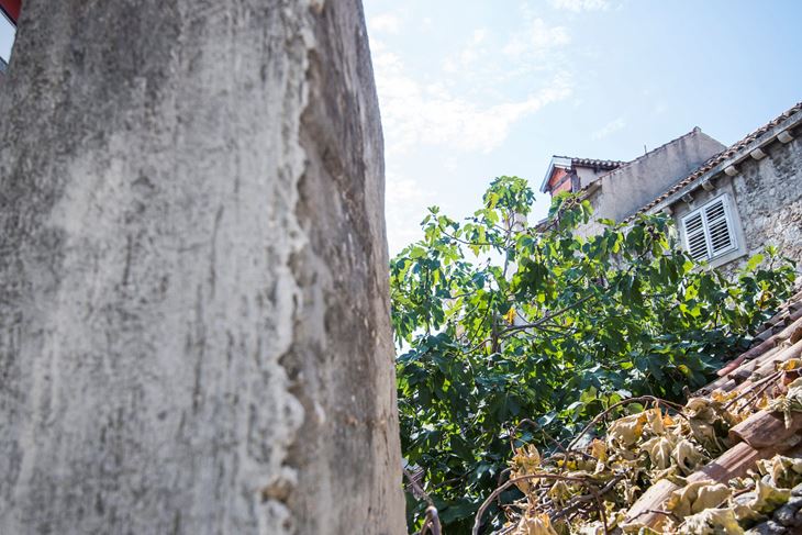 Rada Škugor, majka uhicenog Damira Skugora ovdje je imala registrirano sjediste tvrtke (foto: Nikolina Vukovic Stipanicev / CROPIX)