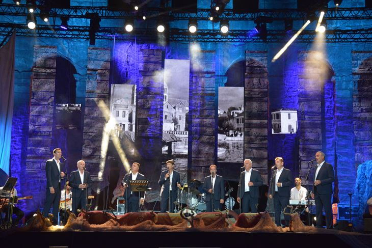 Tomislav Bralić i klapa Intrade (Snimio Neven Lazarević / Arhiva)