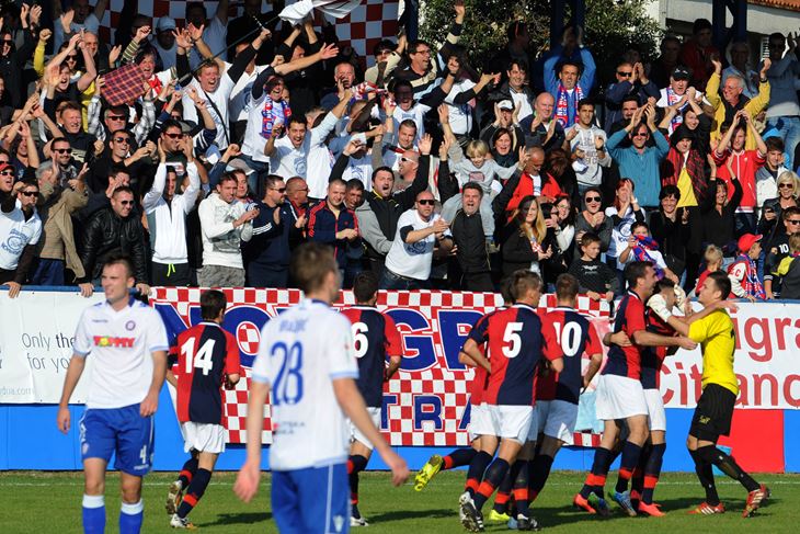 OSTALA SU SAMO SJEĆANJA - Detalj s utakmice osmine finala Kupa HNS-a Novigrad - Hajduk iz listopada 2014. godine (snimio Milivoj MIJOŠEK)