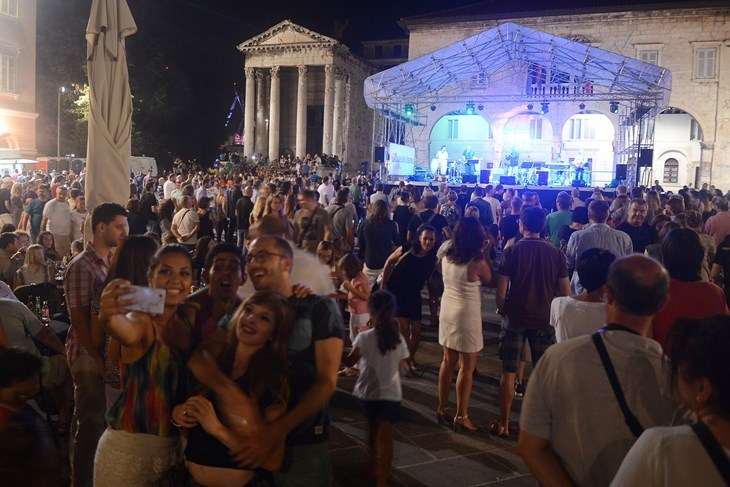 Pulska noć jedne od proteklih godina