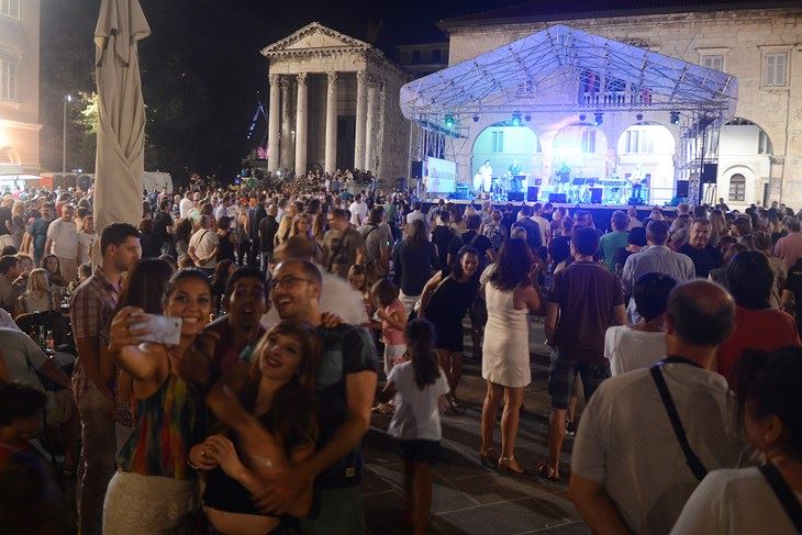 Pulska noć jedne od proteklih godina