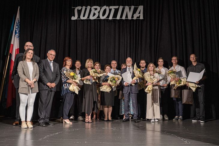 Svi nagrađeni buzetski laureati (Foto: Studio11)