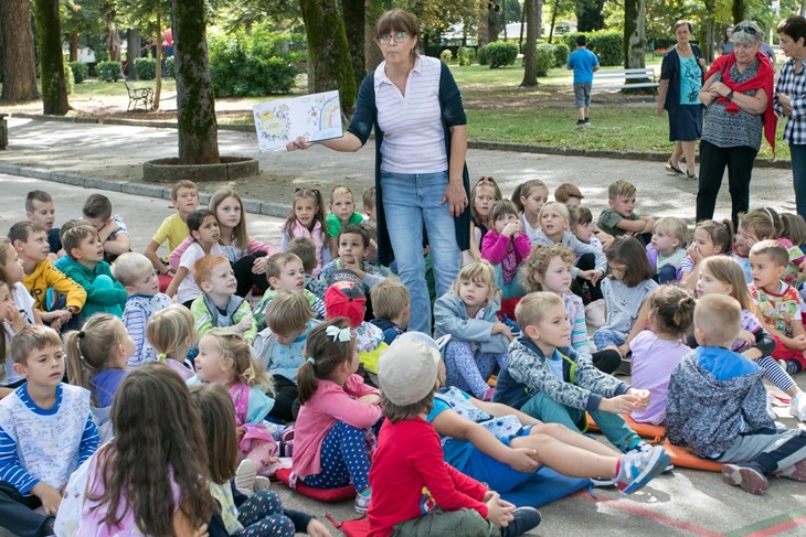 Detalj s prethodnih izdanja Ovca u kutiji