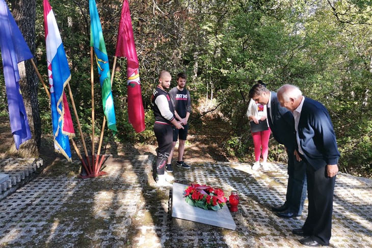 Polaganje vijenaca