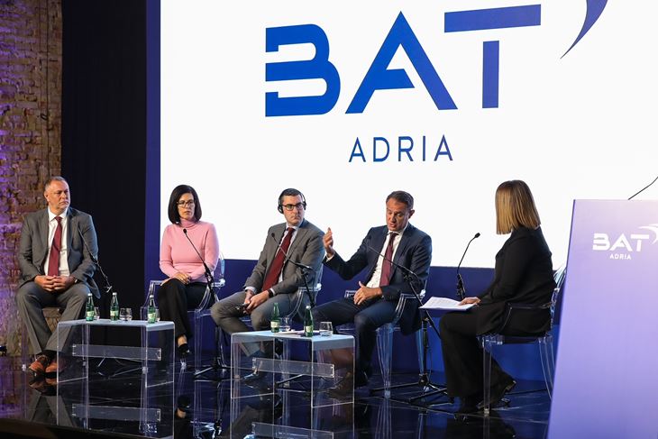 Josip Lozančić, direktor regulatornih poslova BAT Adria, Maruška Vizek, pomoćnica ravnateljice Ekonomskog instituta Zagreb, Pete Collings, direktor ekonomskog utjecaja Oxford Economics i Zvonko Kolobara, generalni direktor BAT Adria 