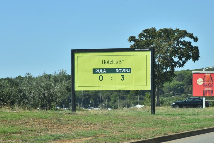Plakati u Puli (snimio Duško MARUŠIĆ ČIČI)