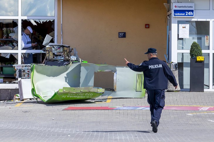 Raznesen bankomat (Snimio Tomislav Krišto Cropix)