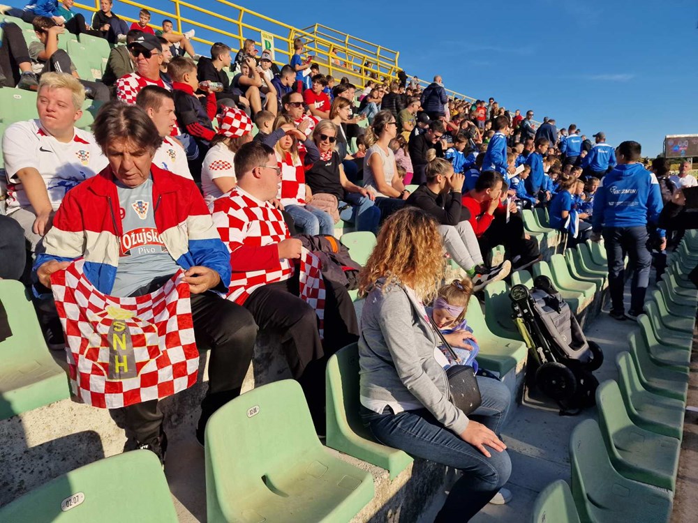 štićenici Down centra Pula na utakmici u petak