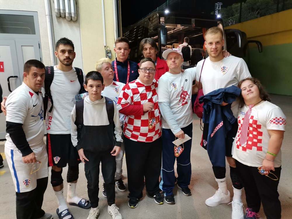 štićenici Down centra Pula na utakmici u petak