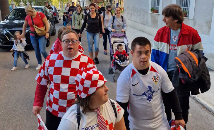 štićenici Down centra Pula na utakmici u petak