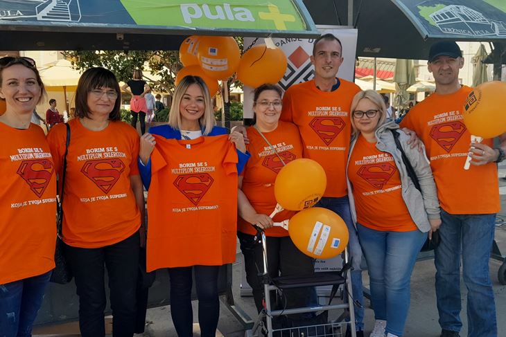Multipla skleroza nije bauk - poruka odaslana s pulske tržnice (Snimila Lara Bagar)