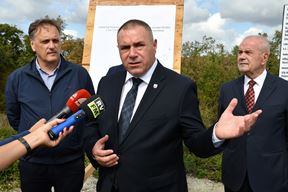Aldo Kliman (saborski zastupnik), Snadro Jurman (načelnik općine Kanfanar) i Miro Mirković (Cesta)  (Snimio Milivoj Mijošek)