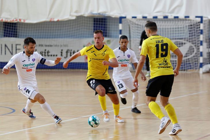BACILI PROTIVNICIMA RUKAVICU IZAZOVA - Niko Vukmir u prodoru (foto: Ivo Ravlić / CROPIX)