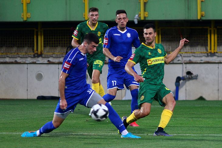 UZVRATITI ZA PORAZ NA POČETKU PRVENSTVA - Vinko Petković i Luka Marin (u pozadini) (snimio Dejan ŠTIFANIĆ)