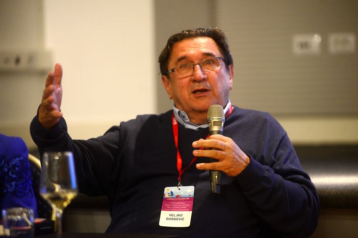 Prof. Veljko Đorđević predstavio je svoju knjigu "Svitanja" u pulskom hotelu Histria (Snimio Dejan Štifanić)