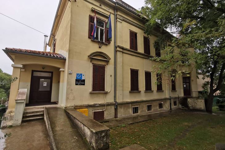 Škola primijenjene umjetnosti i dizajna u Puli