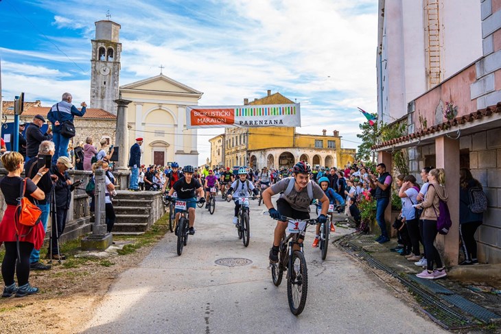 Na startu biciklističkog maratona Parenzanom