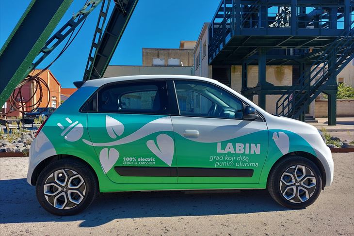 Zeleni Twingo u Labinu